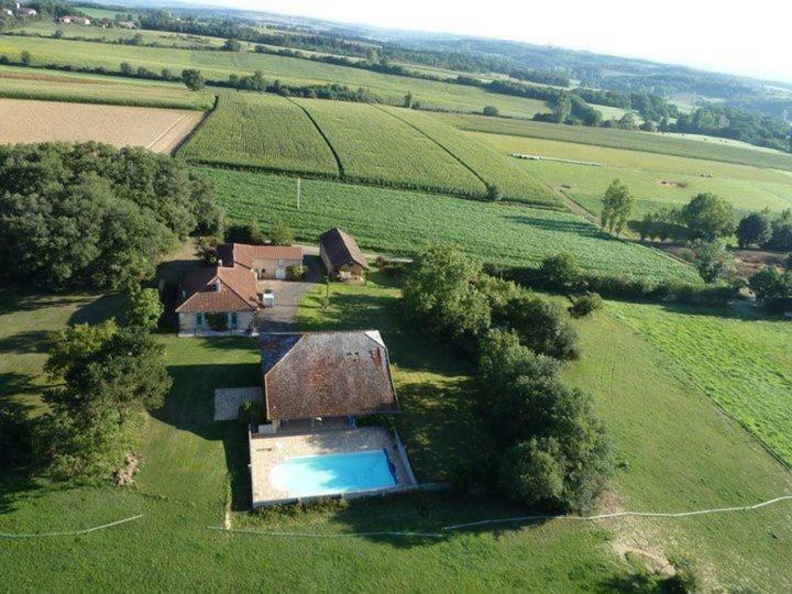 Gite Au Marron Seissan Exterior foto